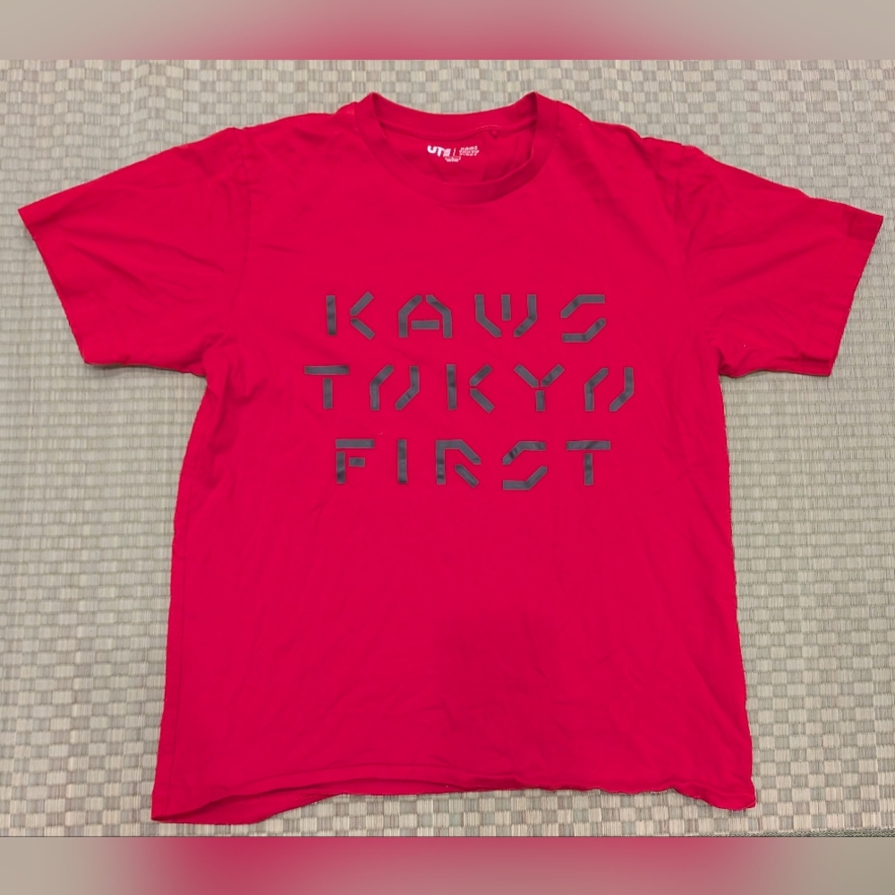 Uniqlo x KAWS Tokyo First T-shirt Red Men's Size Large